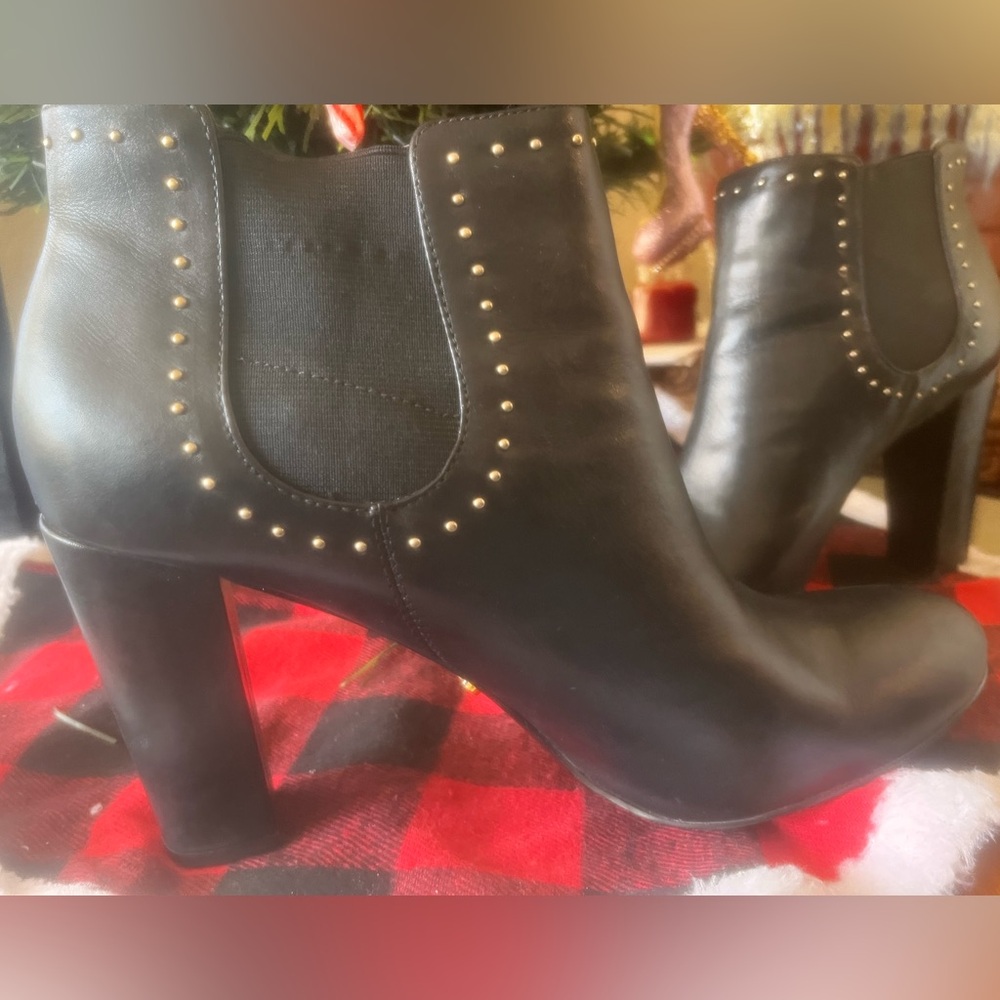 Ralph Lauren women’s signature black leather boots